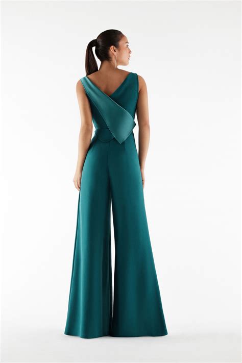 Modelli di tutine da cerimonia con diverse vestibilità