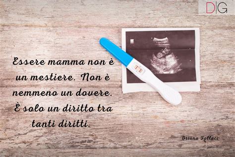 Donna incinta che riflette sulle scelte quotidiane
