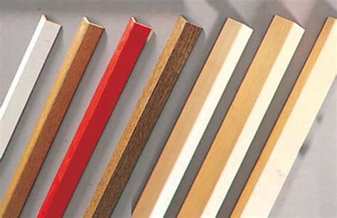 Confezioni di paraspigoli di diverse marche e tipologie