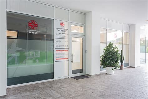 Centro diagnostico moderno e accogliente per analisi cliniche