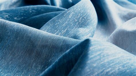 Dettaglio di un tessuto pregiato utilizzato nell'abbigliamento neonato Il Gufo