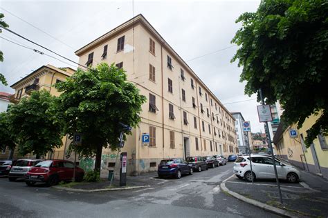 veduta esterna del complesso di edilizia popolare Ice Snei ad Acerra, scenario del tragico evento