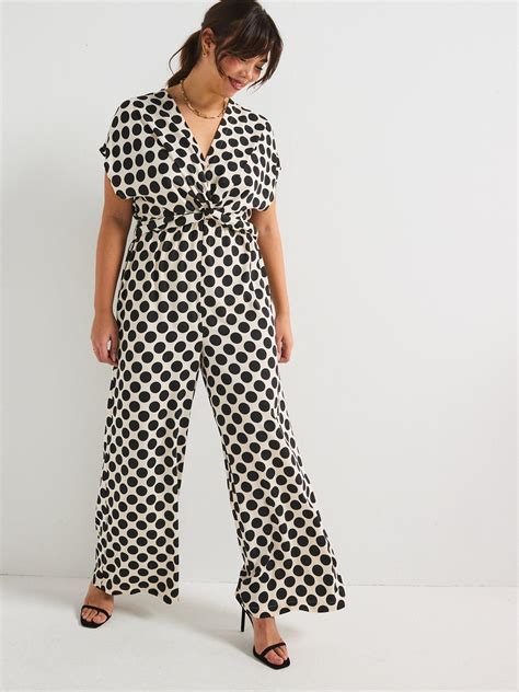 Esempi di jumpsuit corti (playsuits) in diverse fantasie