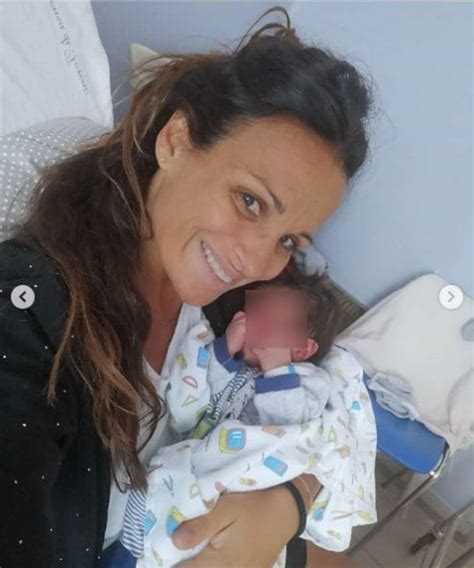 foto di Jara Gaspari e Nicola Balestra con il loro primo figlio