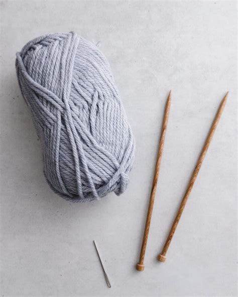 Knitting tools and yarn