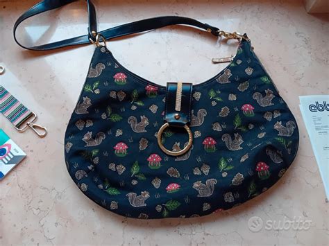 Borsa Braccialini con design a forma di culla
