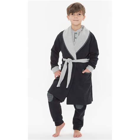 bambino in vestaglia