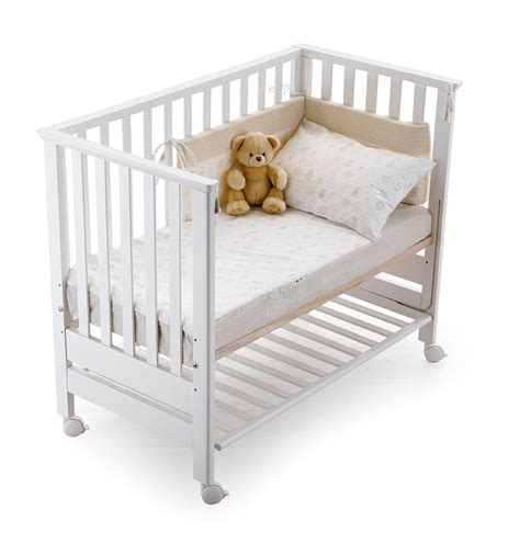 lettino bianco per neonato