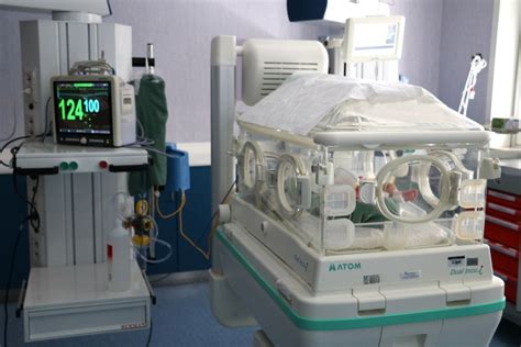 Bambino in terapia intensiva per complicanze della pertosse