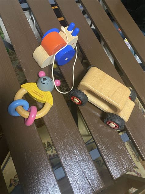 Giocattoli in legno per neonati