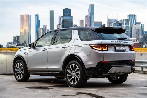 Interni spaziosi e modulari di una Land Rover Discovery Sport con configurazione per famiglie