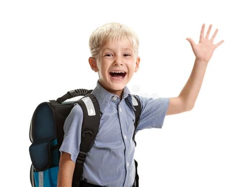 Insegnante che saluta un bambino con un sorriso