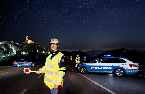 Pattuglia della Polizia Stradale in servizio autostradale