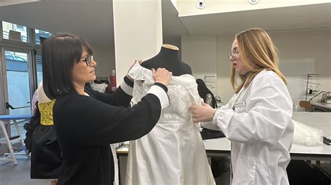 Studenti in un laboratorio tecnico professionale