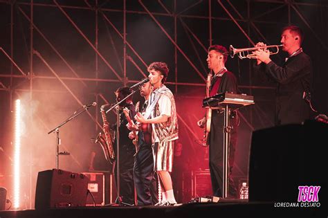 Maia con la sua band