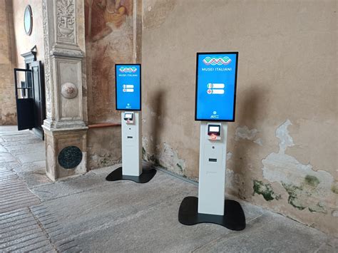 Totem per prenotazioni e sistema di accesso prioritario