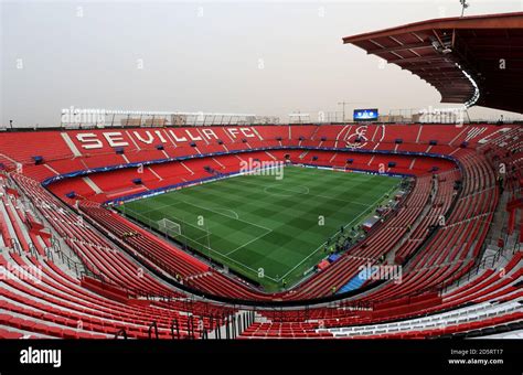 Atmosfera dello stadio Ramon Sanchez Pizjuan, teatro della sfida di ritorno di Europa League tra Siviglia e Juventus