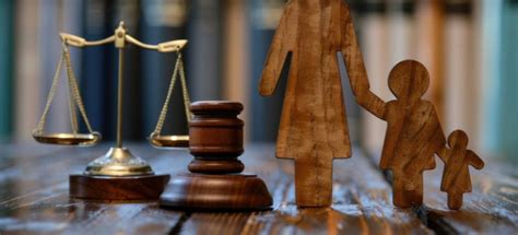 rappresentazione simbolica dell'unità familiare e dei diritti del minore