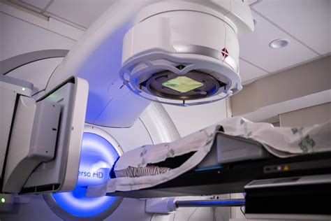 Schema che mostra l'area di irradiazione della radioterapia e la posizione delle ovaie