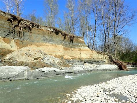 torrente stirone con pareti erosive ricche di fossili marini