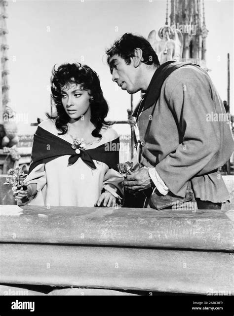 Gina Lollobrigida e Anthony Quinn in 