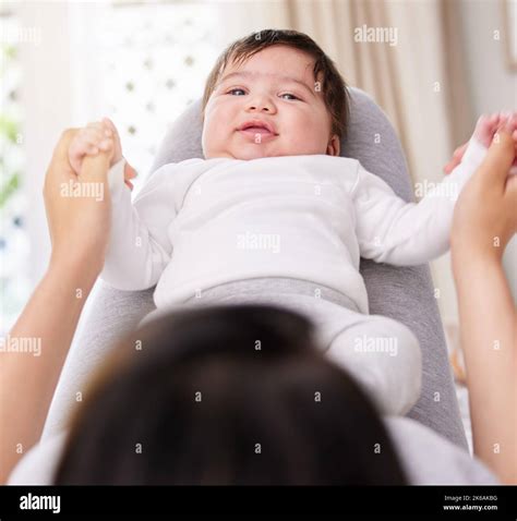 Ritratto di Angelica Viotto con la sua bambina appena nata