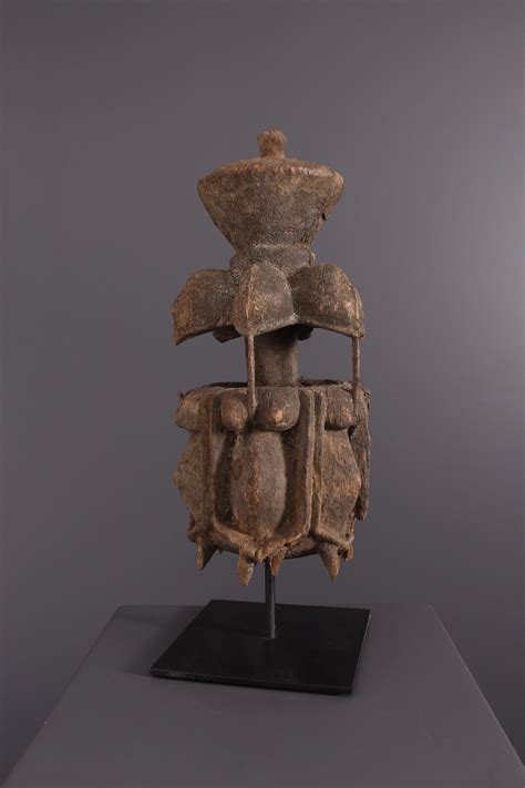 Confronto tra una scultura geometrica Dogon e una naturalistica Baoulé