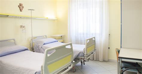 Interno di una stanza del reparto di degenza, con attenzione al comfort
