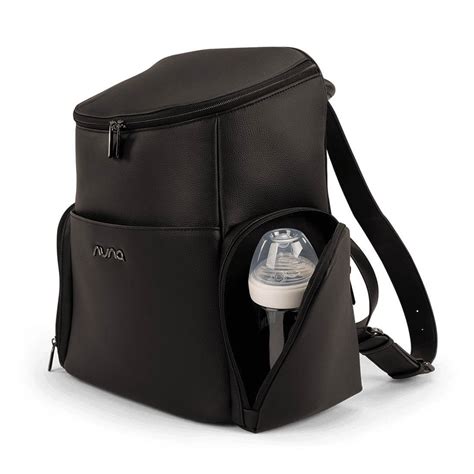 Zaino Nuna Essential Bag visto frontalmente con finitura in ecopelle raffinata