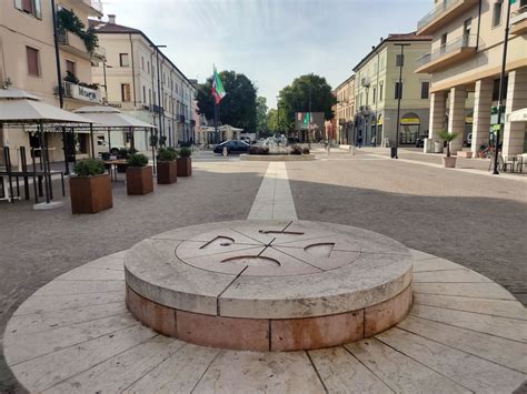 Veduta del Polo Confortini e degli spazi commerciali di Piazza Canneto