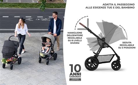 Bambino in passeggino fronte genitore