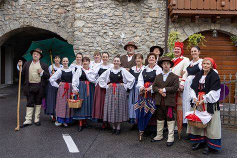 Costumi tradizionali del Gruppo Folclorico Città di Genova in una rievocazione storica