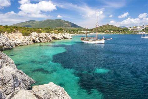 Schema della baia di Porto Conte con evidenziate le posizioni delle spiagge delle Bombarde, Lazzaretto e Mugoni