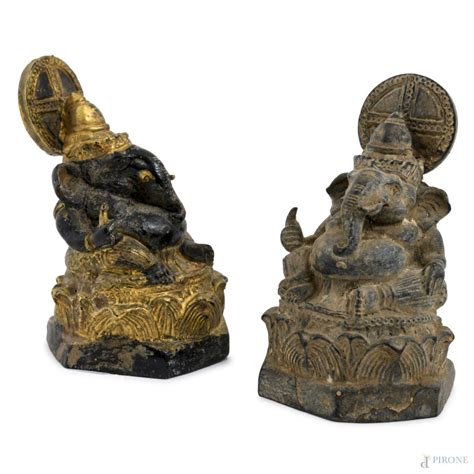 Utensili in legno con segni di usura e nuovi