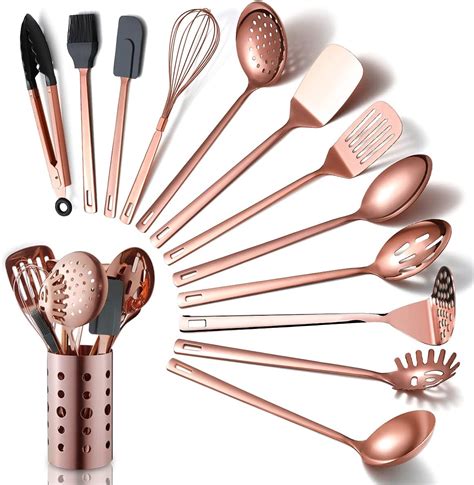 Utensili da cucina in rame lucido