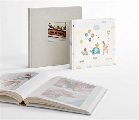 Album fotografico con ricordi di un bambino