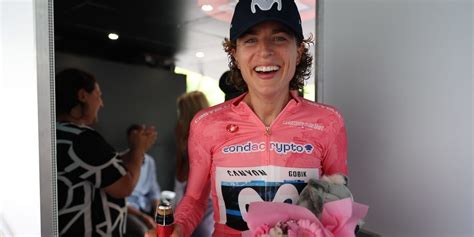 Marlen Reusser in Maglia Rosa al Giro d'Italia Women a Clusone