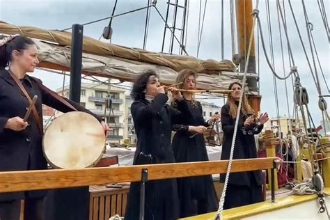 gruppo femminile Su Conzertu Antigu durante un'esibizione