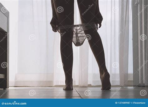 Bambino che sceglie le mutandine