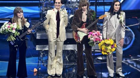 Maneskin truccati sul palco