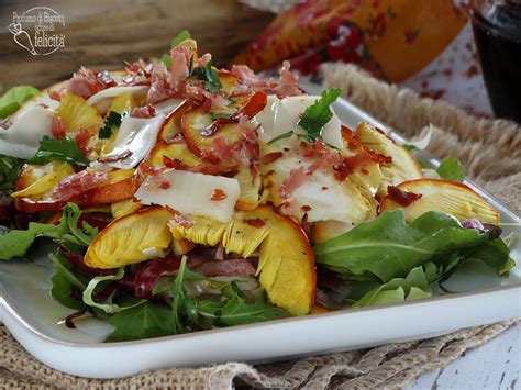 Piatto di ovoli buoni crudi in insalata