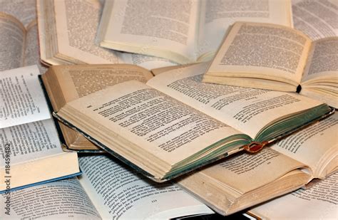 Libri aperti con schemi sul sonno infantile