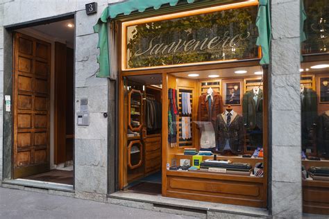 Sartoria italiana all'opera nella creazione di un costume da pattinaggio