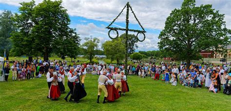 Scena della festa di Midsommar in Svezia