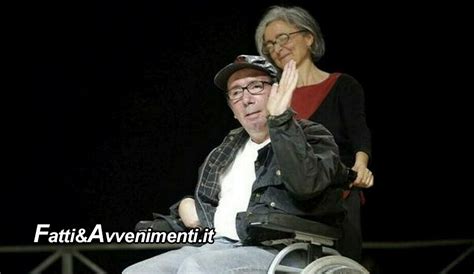 Francesco Nuti in sedia a rotelle