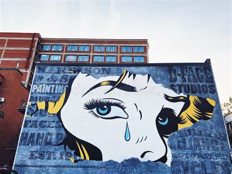 Un graffito su un muro, simbolo delle espressioni delle culture di strada