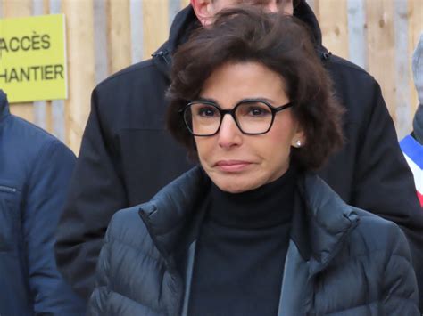 Rachida Dati durante un evento pubblico a Parigi