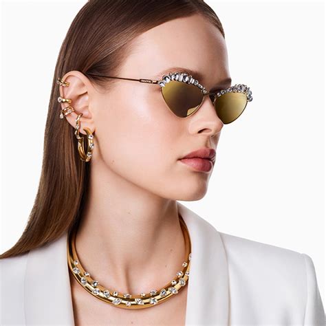 Infografica: La gamma di colori della collezione Millenia Swarovski