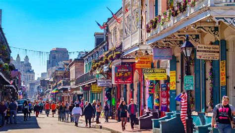Veduta storica e contemporanea del French Quarter di New Orleans