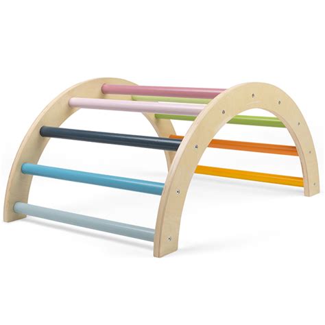 Arco Montessori in legno con bambino che gioca